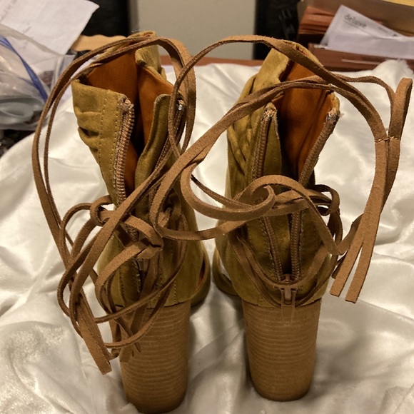 Dolce Suede leather shoes - Size 6M - Picture 2 of 7